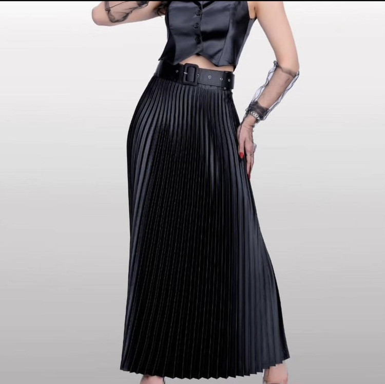 دامن پلیسه بلند