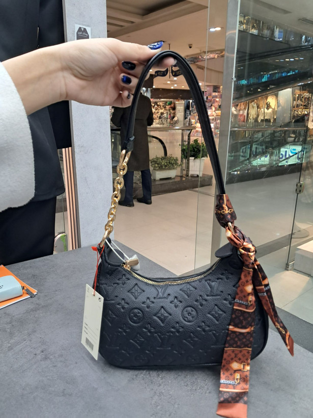 کیف دوشی زنانه ال وی مدل ۳۲۵۵ گلدوزی اسکارف دار