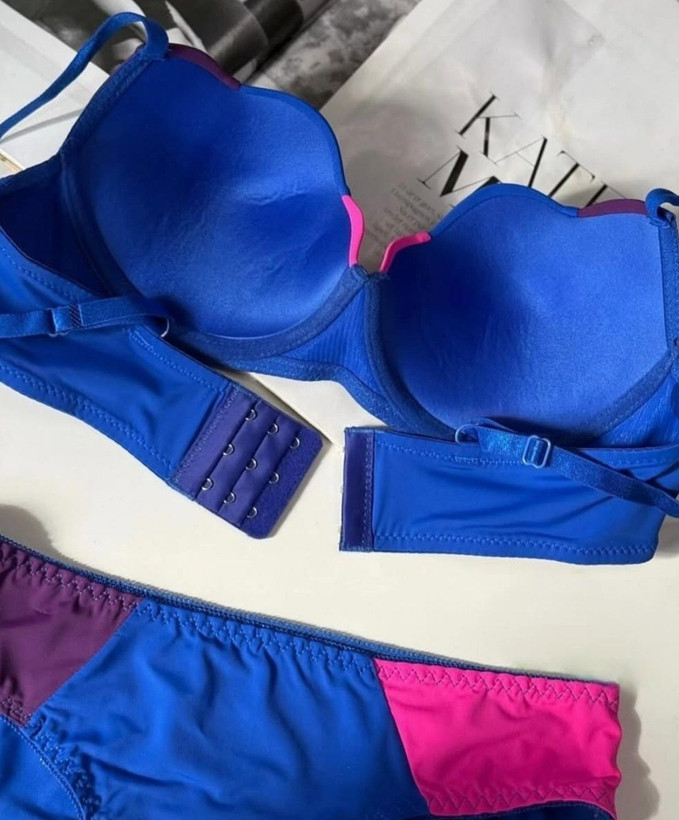 ست لباس زیر اسفنجی (ست سوتین و شورت اسفنجی) 2025